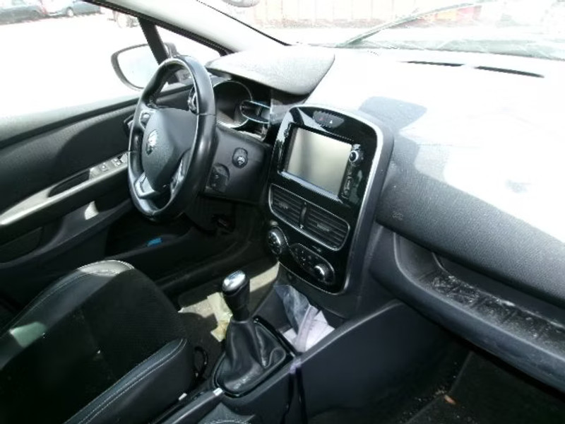RENAULT CLIO 1.5 DCI 5P — zdjęcie 6