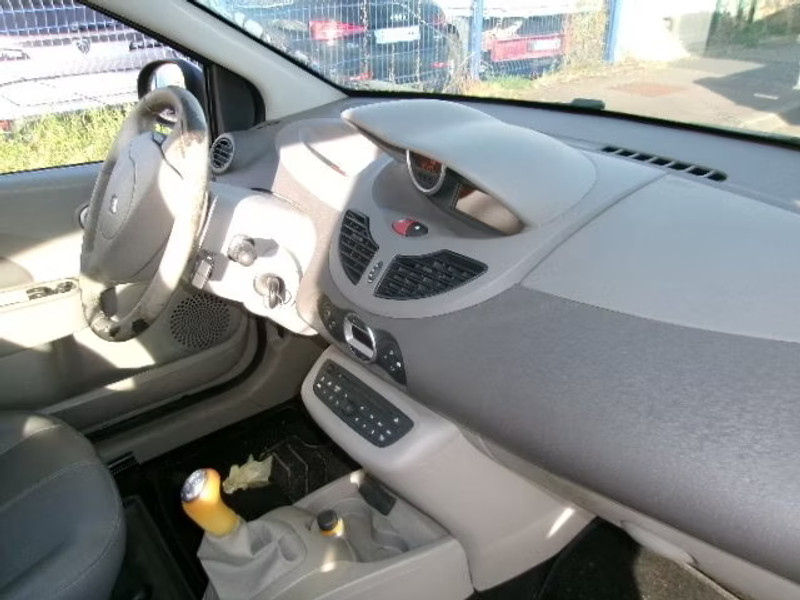 RENAULT TWINGO 1.5 DCI 3P — zdjęcie 5