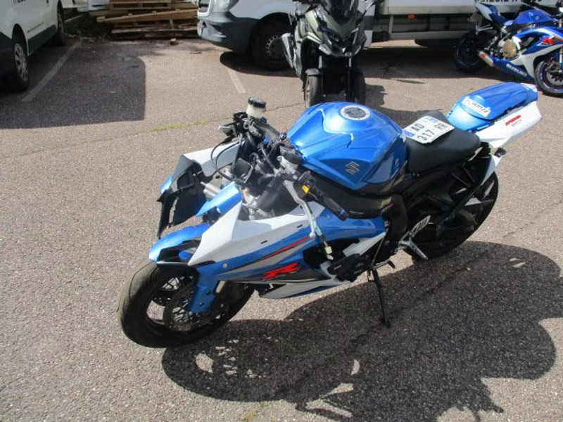 SUZUKI GSX-R750 — zdjęcie 2