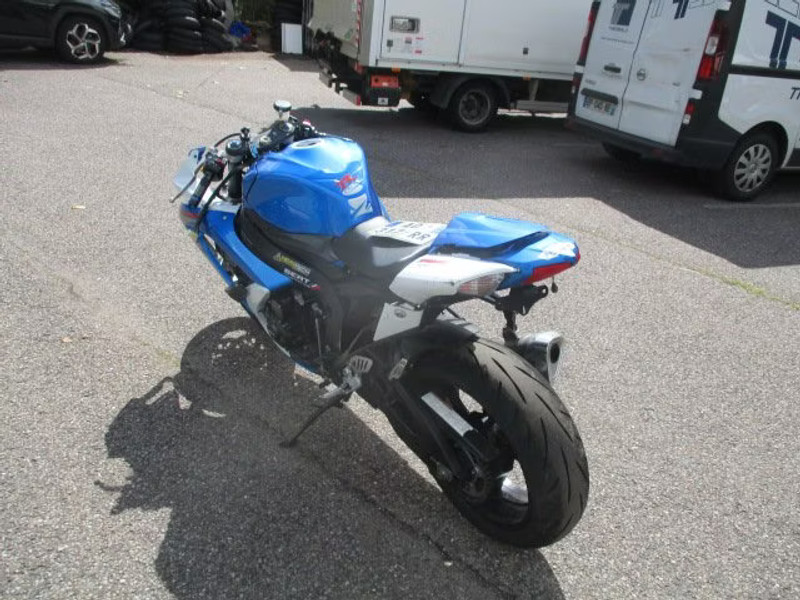 SUZUKI GSX-R750 — zdjęcie 3