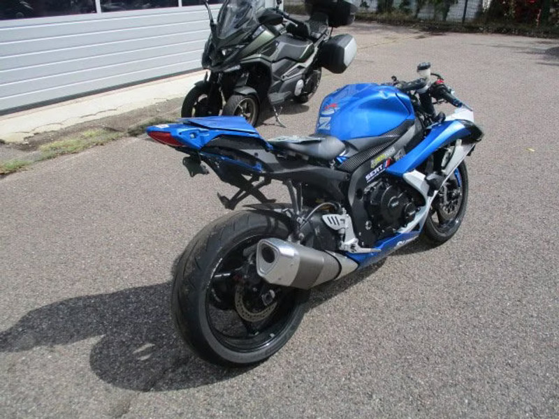 SUZUKI GSX-R750 — zdjęcie 4