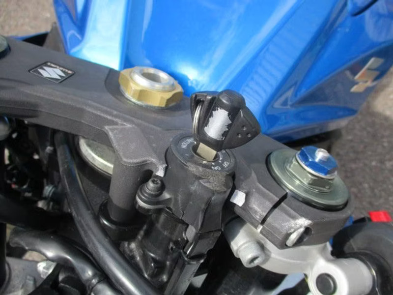 SUZUKI GSX-R750 — zdjęcie 5