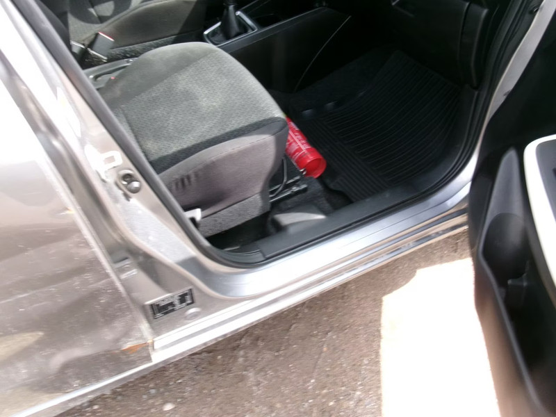 SUZUKI SWIFT 1.2 Comfort 5 Drs HB — zdjęcie 27