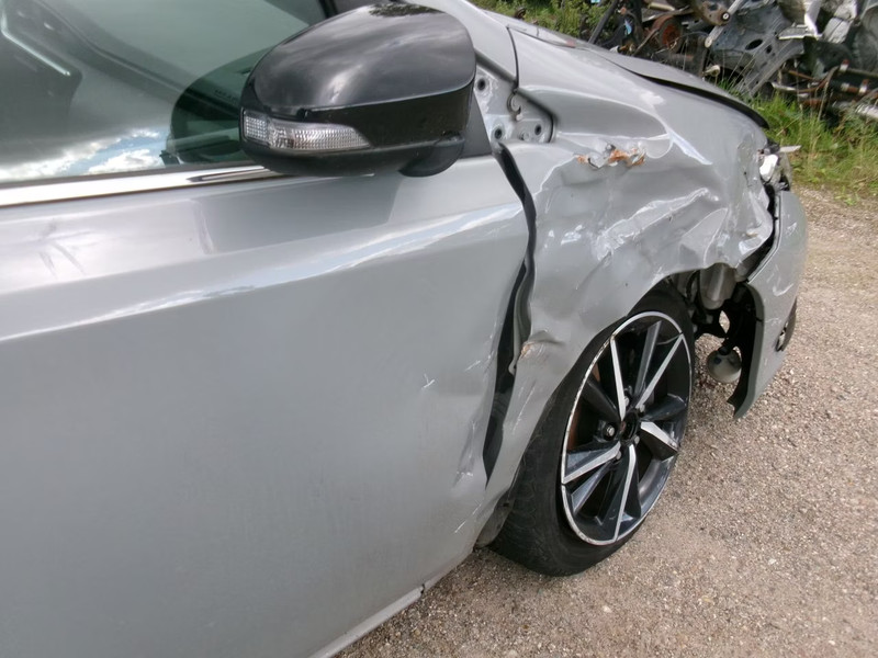 TOYOTA AURIS 1.2 Style 5 Drs HB — zdjęcie 13