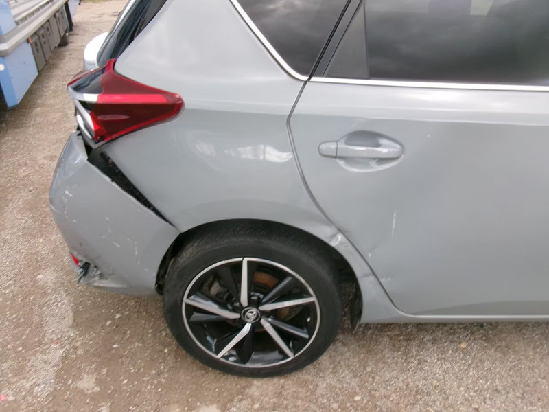 TOYOTA AURIS 1.2 Style 5 Drs HB — zdjęcie 15