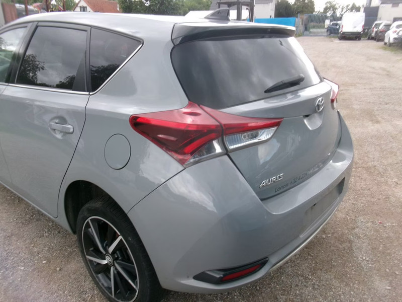 TOYOTA AURIS 1.2 Style 5 Drs HB — zdjęcie 17