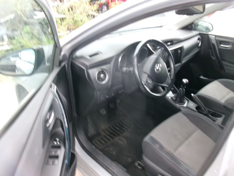 TOYOTA AURIS 1.2 Style 5 Drs HB — zdjęcie 21