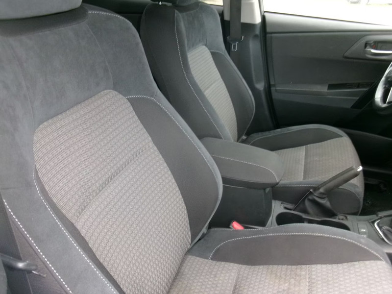 TOYOTA AURIS 1.2 Style 5 Drs HB — zdjęcie 24