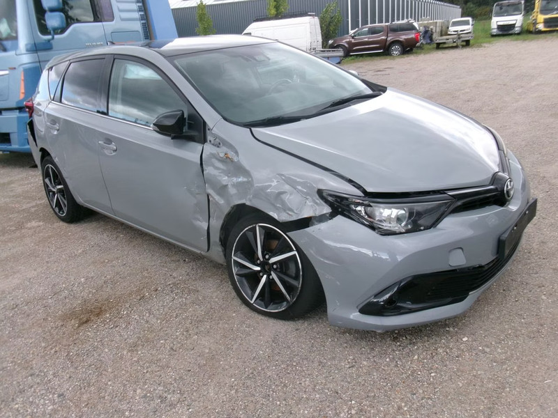 TOYOTA AURIS 1.2 Style 5 Drs HB — zdjęcie 3