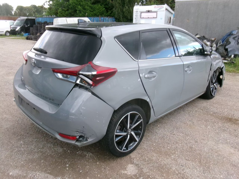 TOYOTA AURIS 1.2 Style 5 Drs HB — zdjęcie 4