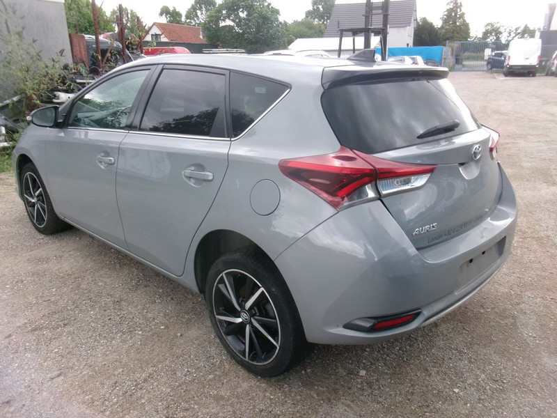 TOYOTA AURIS 1.2 Style 5 Drs HB — zdjęcie 5