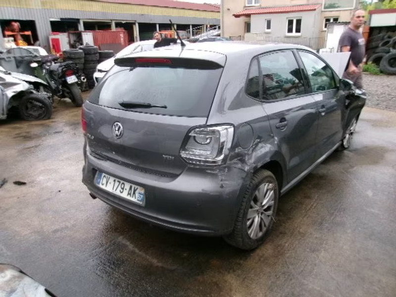 VOLKSWAGEN POLO 1.6 TDI 5P — zdjęcie 4