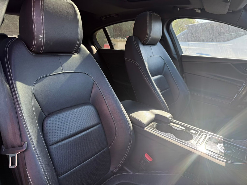 JAGUAR XE 2.0D 180 R-SPORT — zdjęcie 10