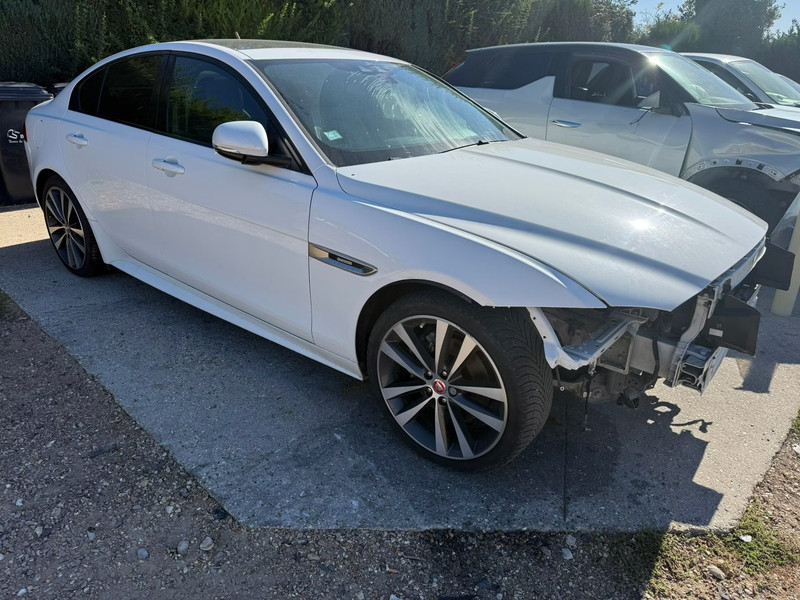 JAGUAR XE 2.0D 180 R-SPORT — zdjęcie 2