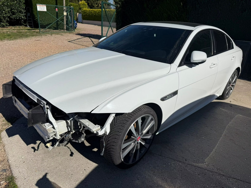 JAGUAR XE 2.0D 180 R-SPORT — zdjęcie 3