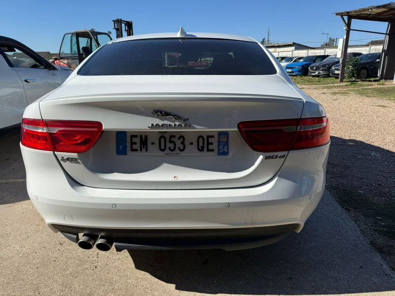 JAGUAR XE 2.0D 180 R-SPORT — zdjęcie 6