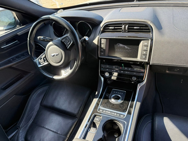 JAGUAR XE 2.0D 180 R-SPORT — zdjęcie 9