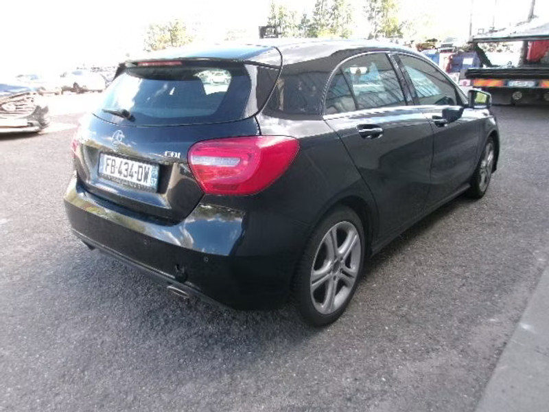 MERCEDES A200 1.8 CDI BA 5P — zdjęcie 4