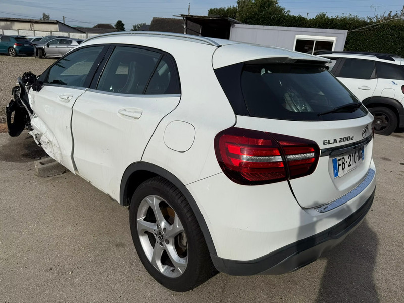 MERCEDES GLA 200 2.1 D 136 4 MATIC — zdjęcie 2