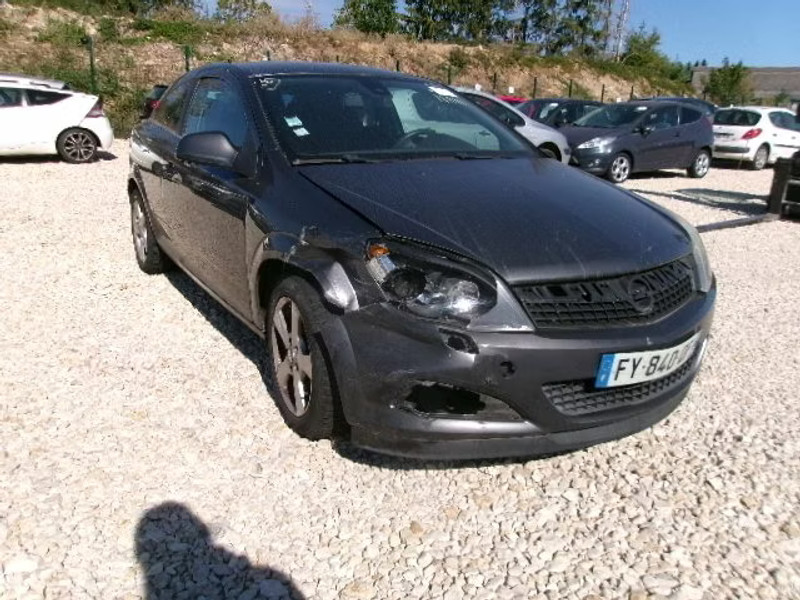 OPEL ASTRA GTC 1.6 I 3P — zdjęcie 2
