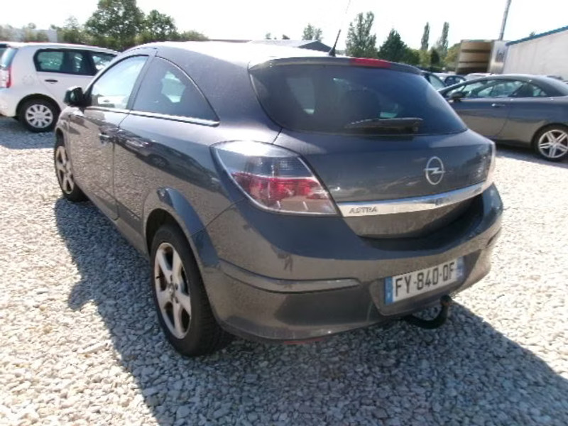 OPEL ASTRA GTC 1.6 I 3P — zdjęcie 3