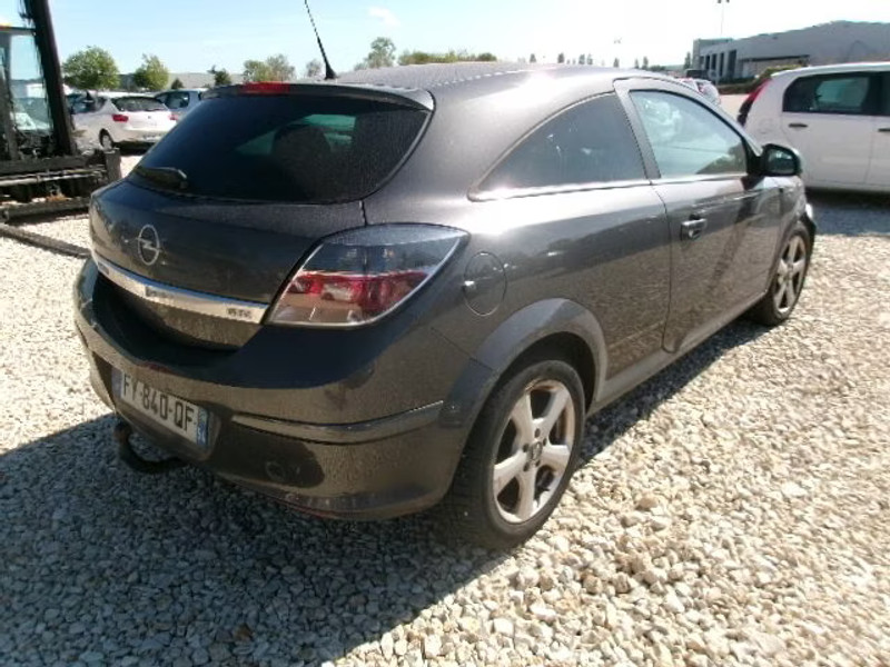 OPEL ASTRA GTC 1.6 I 3P — zdjęcie 4