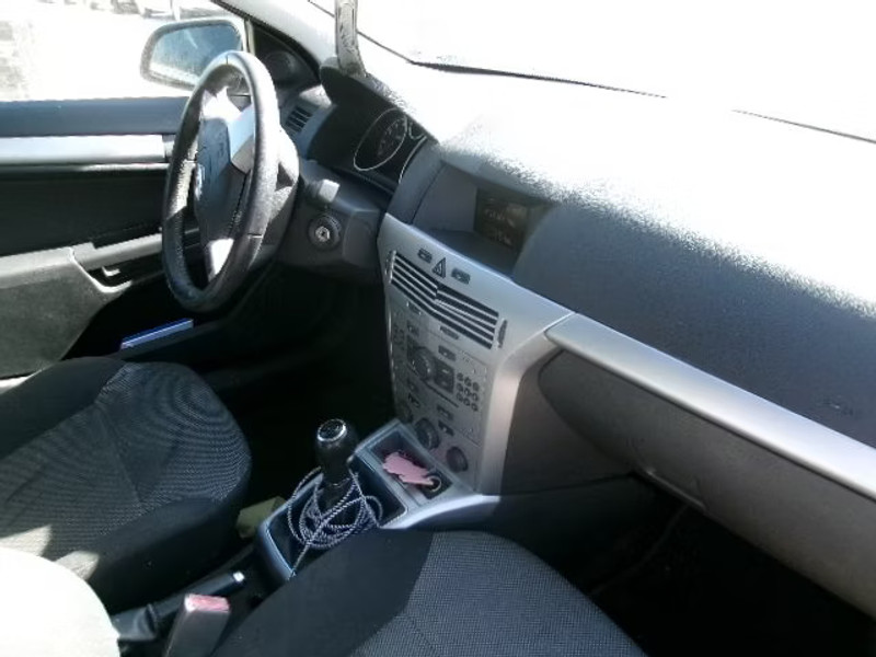 OPEL ASTRA GTC 1.6 I 3P — zdjęcie 6