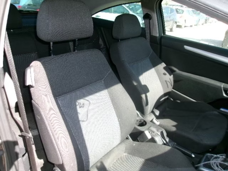 OPEL ASTRA GTC 1.6 I 3P — zdjęcie 7