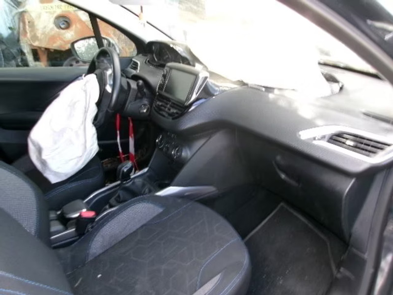 PEUGEOT 2008 1.6 HDI 5P — zdjęcie 7