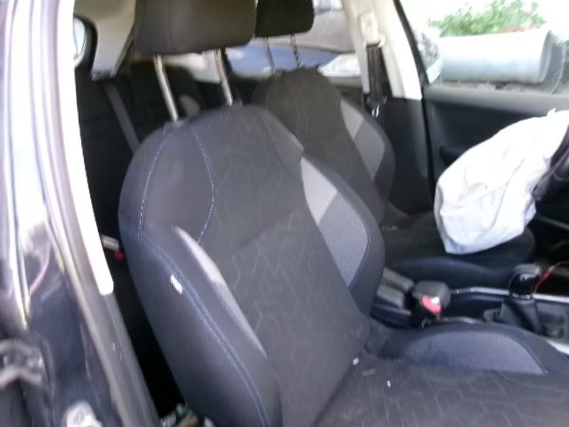 PEUGEOT 2008 1.6 HDI 5P — zdjęcie 8