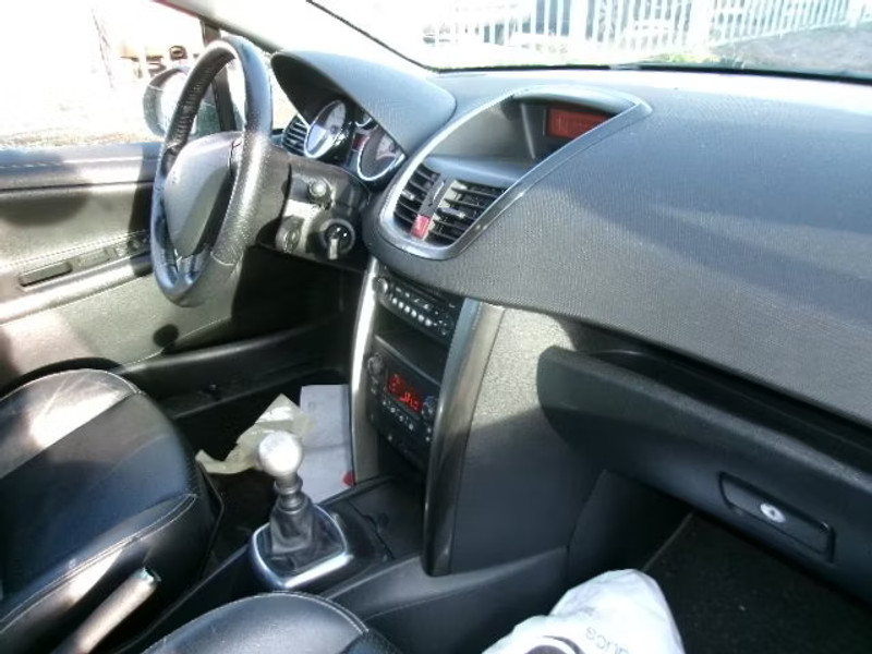 PEUGEOT 207 CC 1.6 I 2P — zdjęcie 5