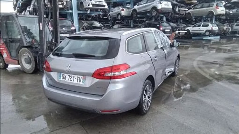 PEUGEOT 308 II SW 1.2 PURETECH — zdjęcie 3