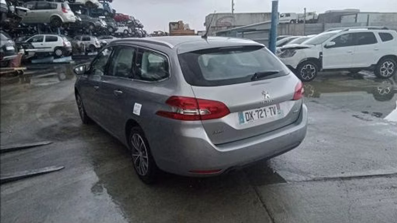 PEUGEOT 308 II SW 1.2 PURETECH — zdjęcie 4