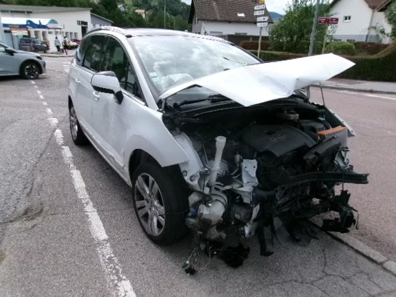 PEUGEOT 5008 2.0 HDI 5P — zdjęcie 1
