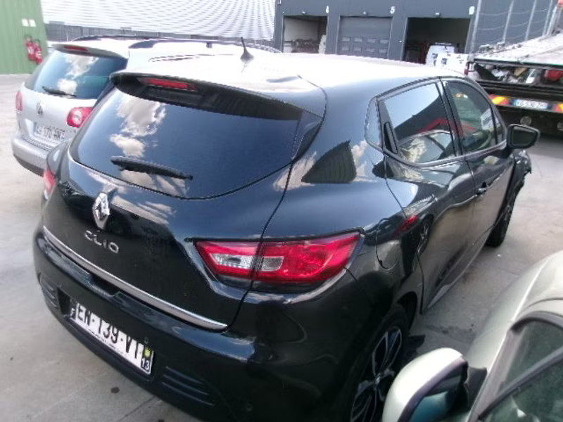 RENAULT CLIO 0.9 I 5P — zdjęcie 4
