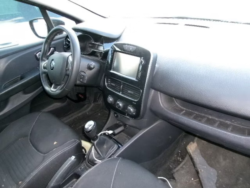 RENAULT CLIO 0.9 I 5P — zdjęcie 6
