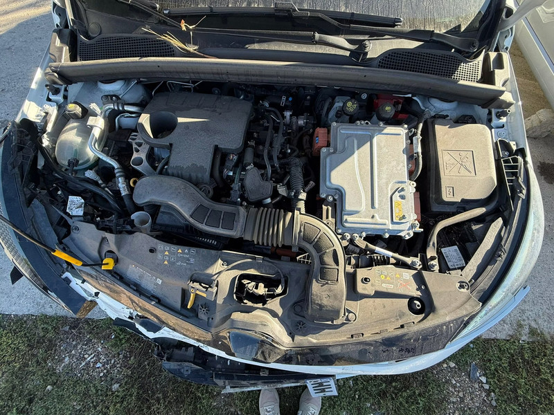 RENAULT CLIO 1.6 E-TECH 145 — zdjęcie 12