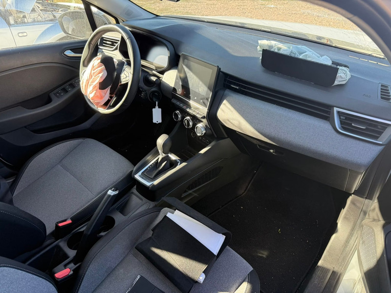 RENAULT CLIO 1.6 E-TECH 145 — zdjęcie 9