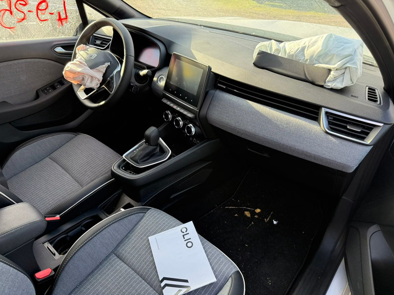 RENAULT CLIO 1.6i E-TECH 145 — zdjęcie 10