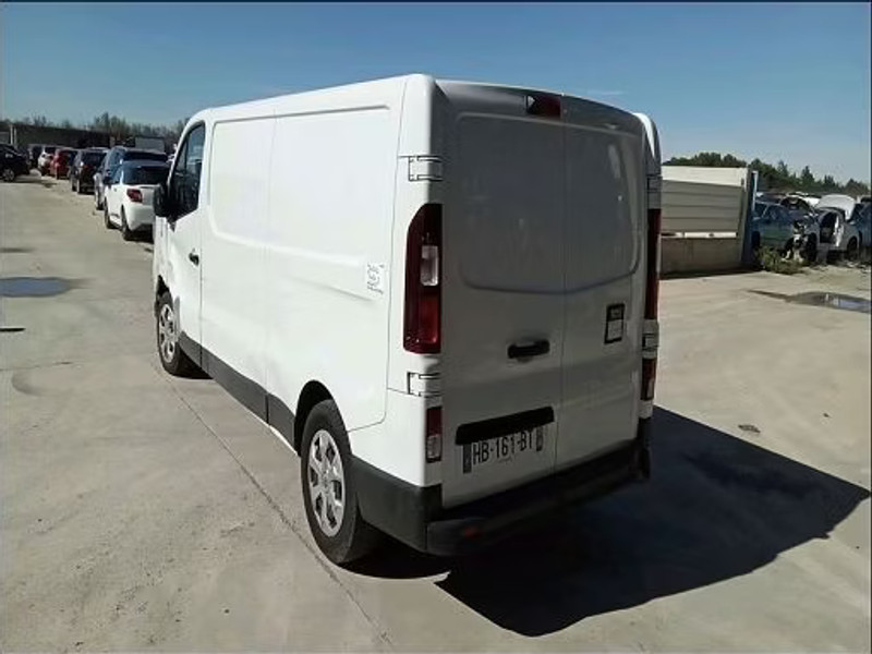 RENAULT TRAFIC L2H1 3000 KG 2.0 — zdjęcie 4