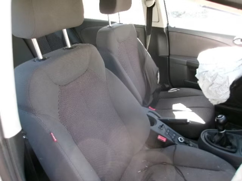 SEAT LEON 1.9 TDI 5P — zdjęcie 6