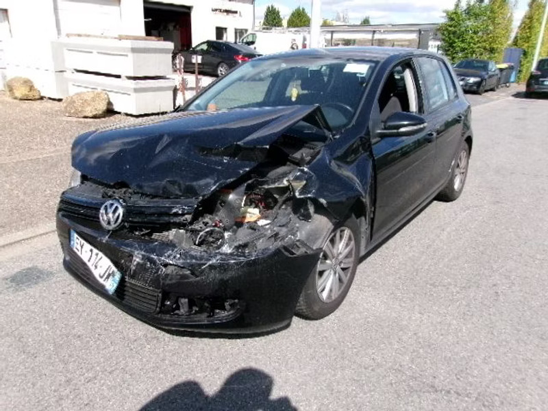 VOLKSWAGEN GOLF 1.6 TDI 5P — zdjęcie 2