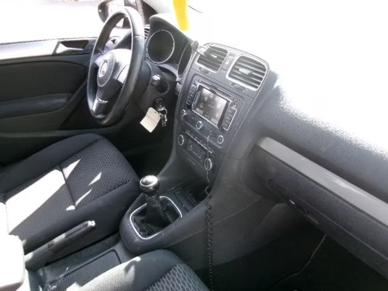 VOLKSWAGEN GOLF 1.6 TDI 5P — zdjęcie 6