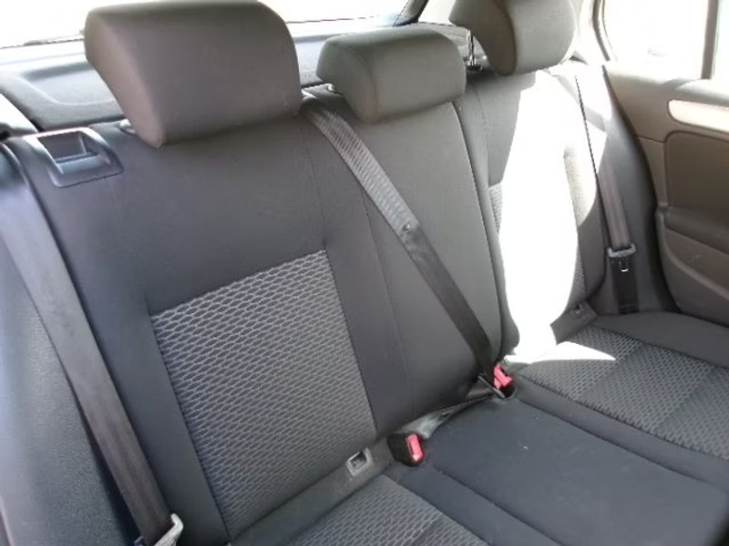 VOLKSWAGEN GOLF 1.6 TDI 5P — zdjęcie 8