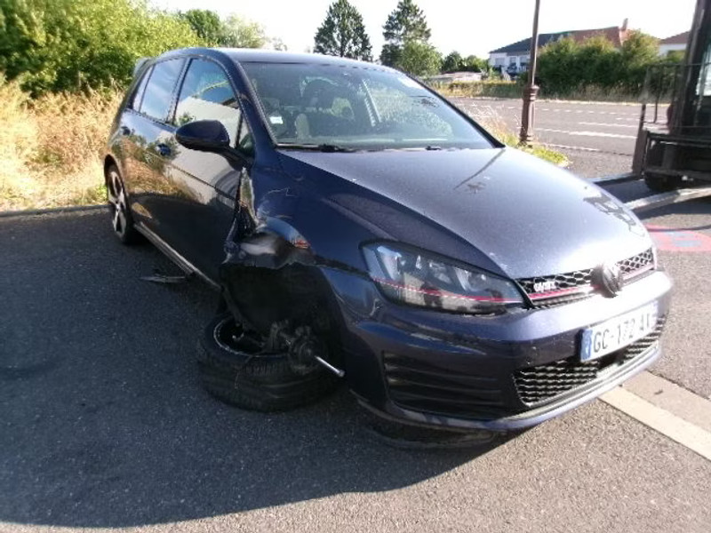 VOLKSWAGEN GOLF GTI 2.0 TSI BA 5P — zdjęcie 2