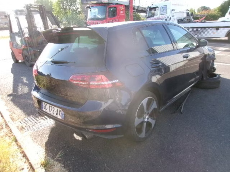 VOLKSWAGEN GOLF GTI 2.0 TSI BA 5P — zdjęcie 4