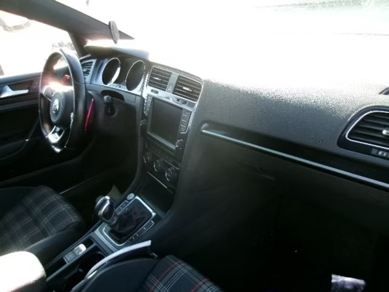 VOLKSWAGEN GOLF GTI 2.0 TSI BA 5P — zdjęcie 5