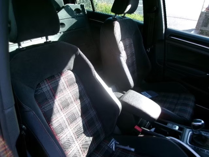 VOLKSWAGEN GOLF GTI 2.0 TSI BA 5P — zdjęcie 6