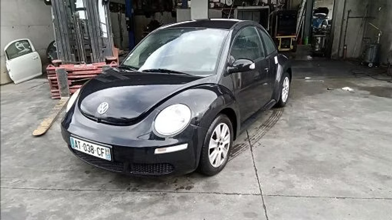 VOLKSWAGEN NEW BEETLE 1.6I — zdjęcie 1