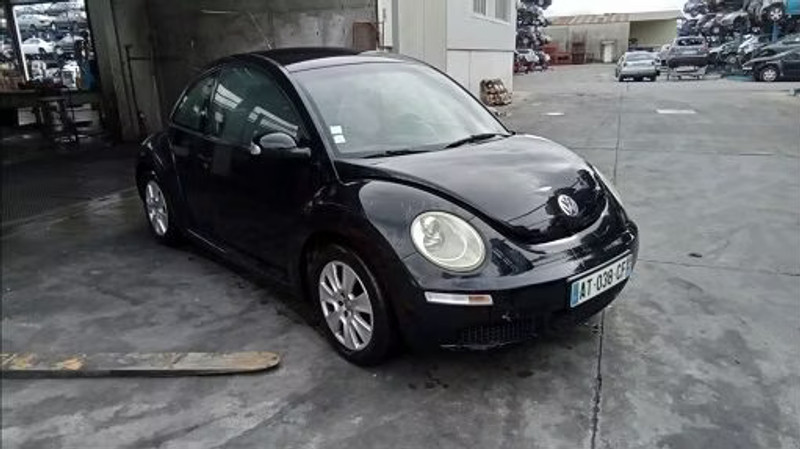 VOLKSWAGEN NEW BEETLE 1.6I — zdjęcie 2